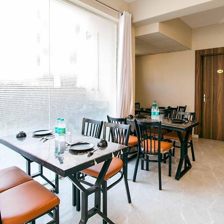 Treebo Elite Corporate, Sector 62 Hotel Ноида Екстериор снимка