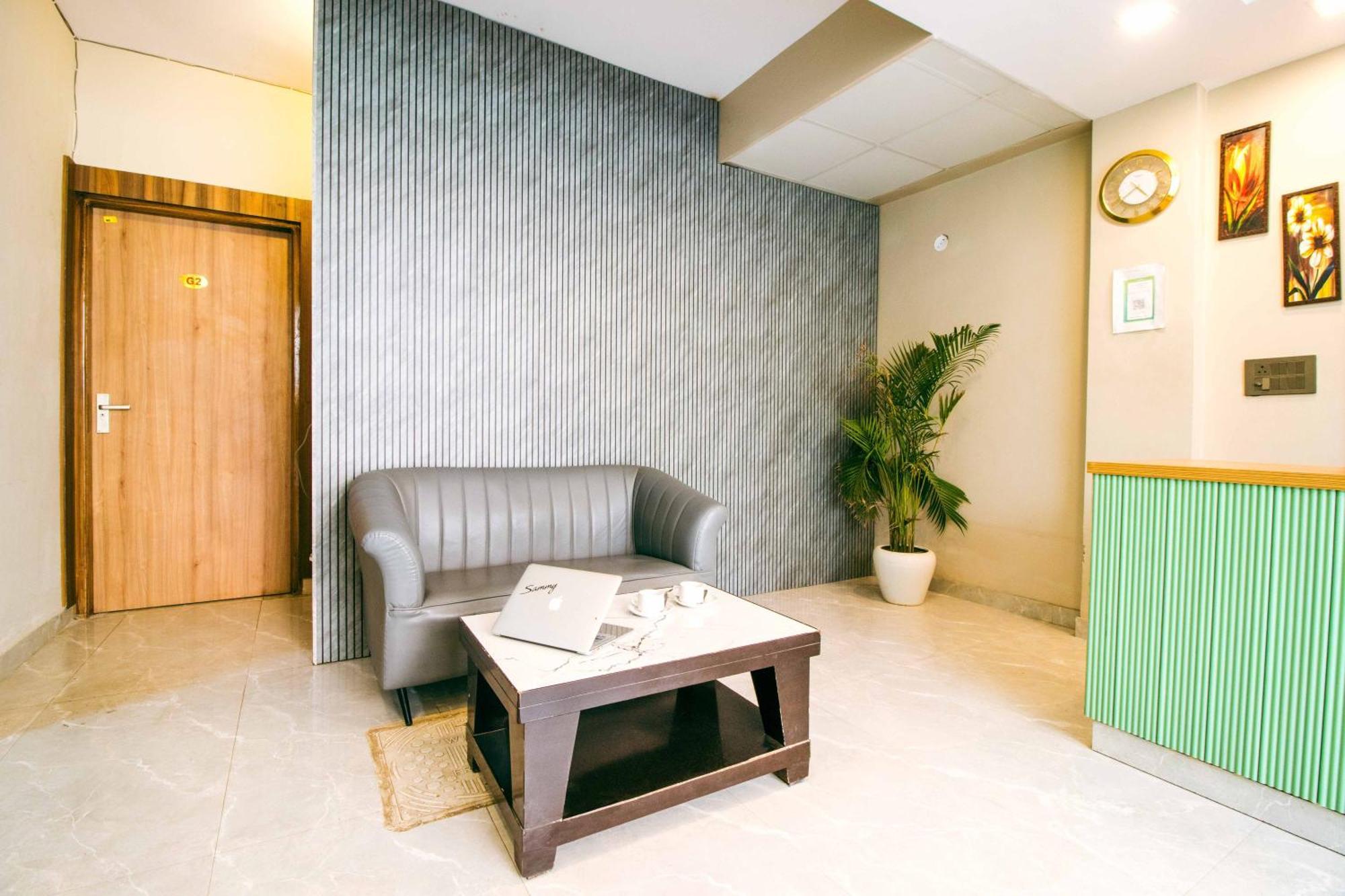 Treebo Elite Corporate, Sector 62 Hotel Ноида Екстериор снимка