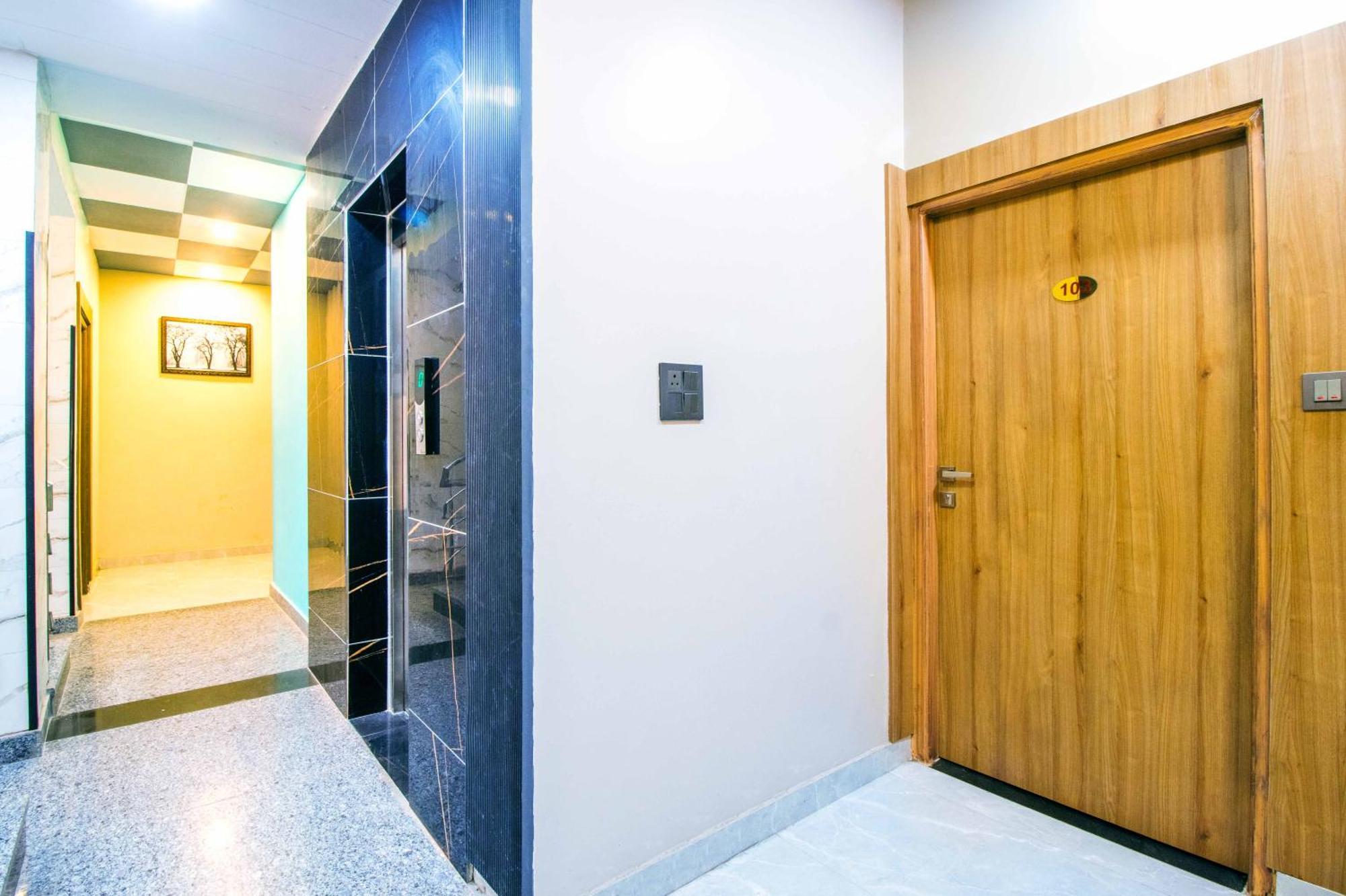 Treebo Elite Corporate, Sector 62 Hotel Ноида Екстериор снимка