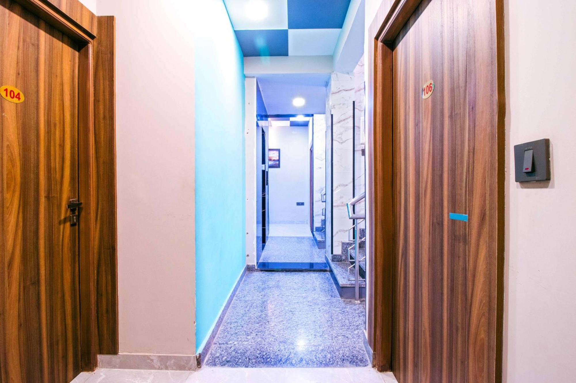 Treebo Elite Corporate, Sector 62 Hotel Ноида Екстериор снимка