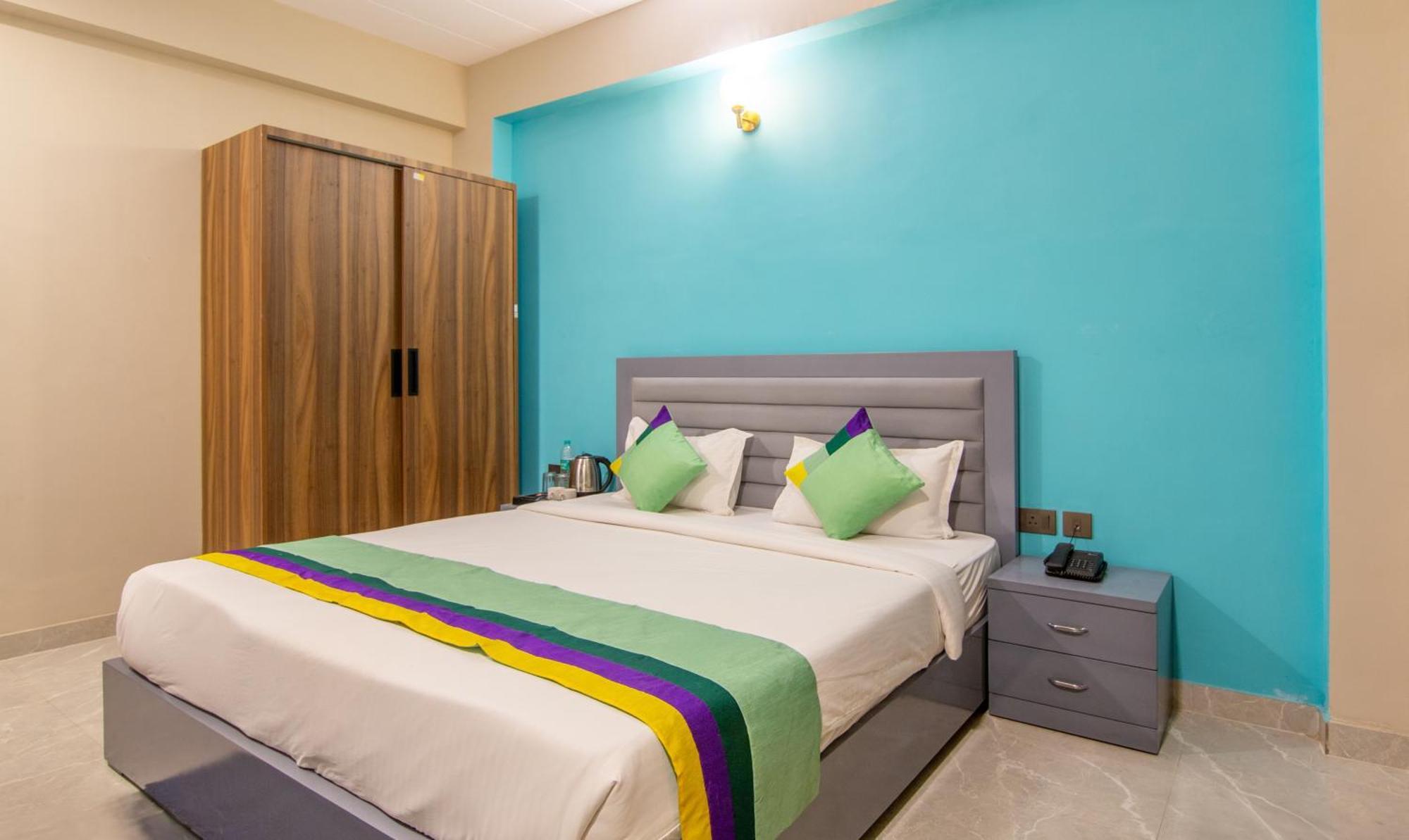 Treebo Elite Corporate, Sector 62 Hotel Ноида Екстериор снимка