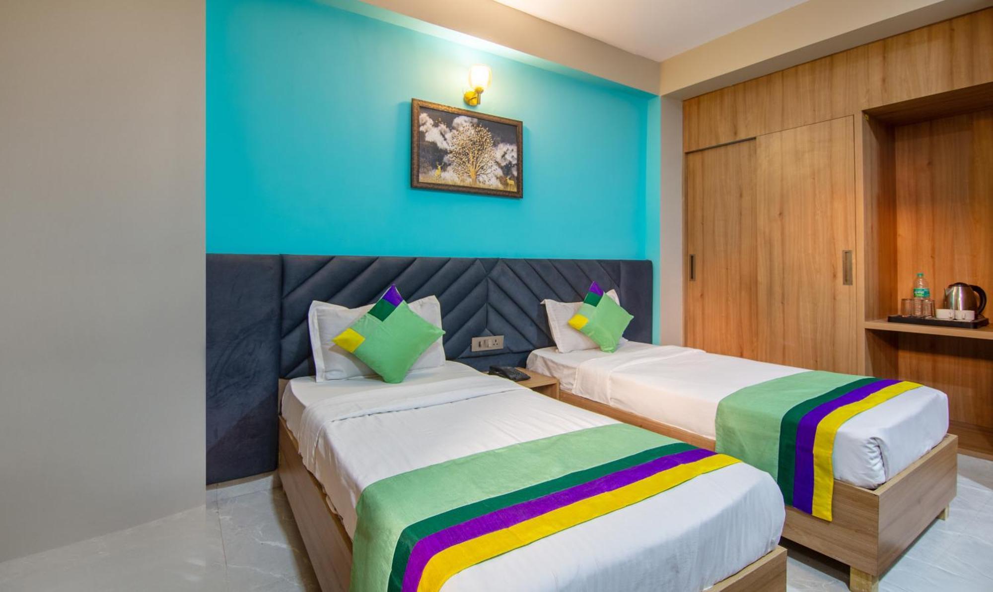 Treebo Elite Corporate, Sector 62 Hotel Ноида Екстериор снимка