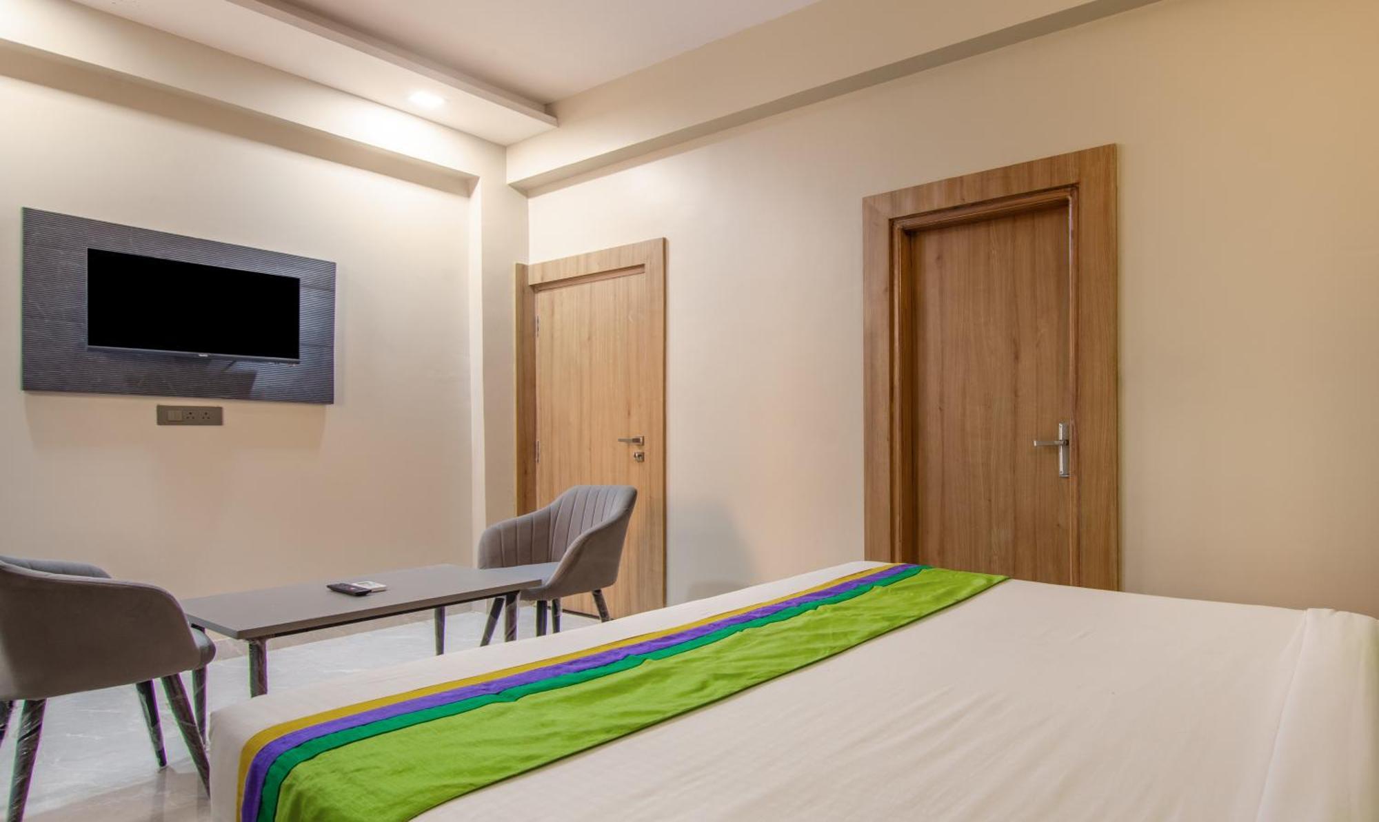 Treebo Elite Corporate, Sector 62 Hotel Ноида Екстериор снимка